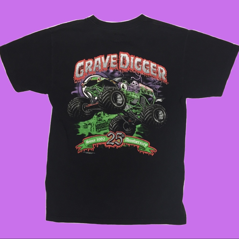 06’ grave digger monster truck black tee small